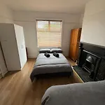 Very Nice Triple Room At 2 Iveragh Rd-5